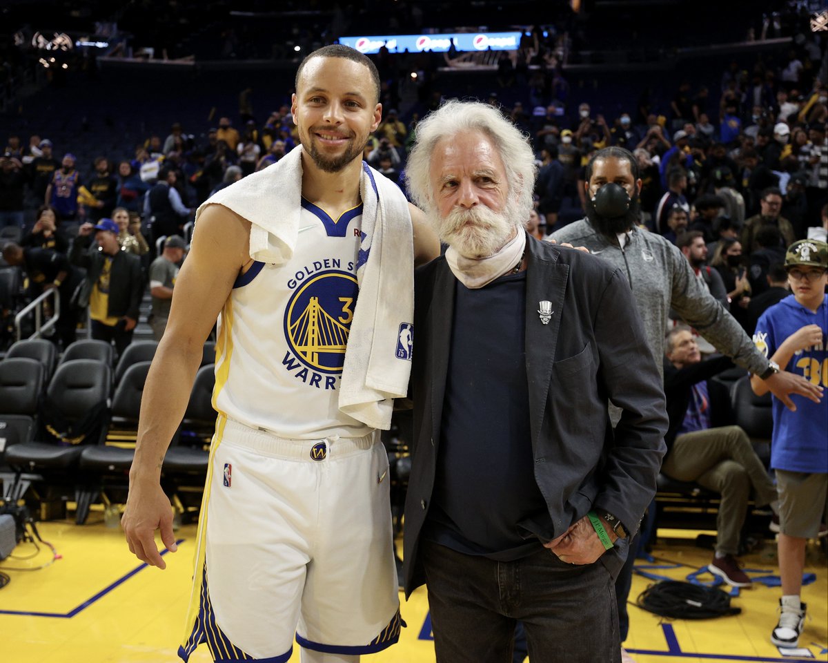 Even as the regular season winds down, the music plays on 🏀💀⚡

Photo by Ezra Shaw