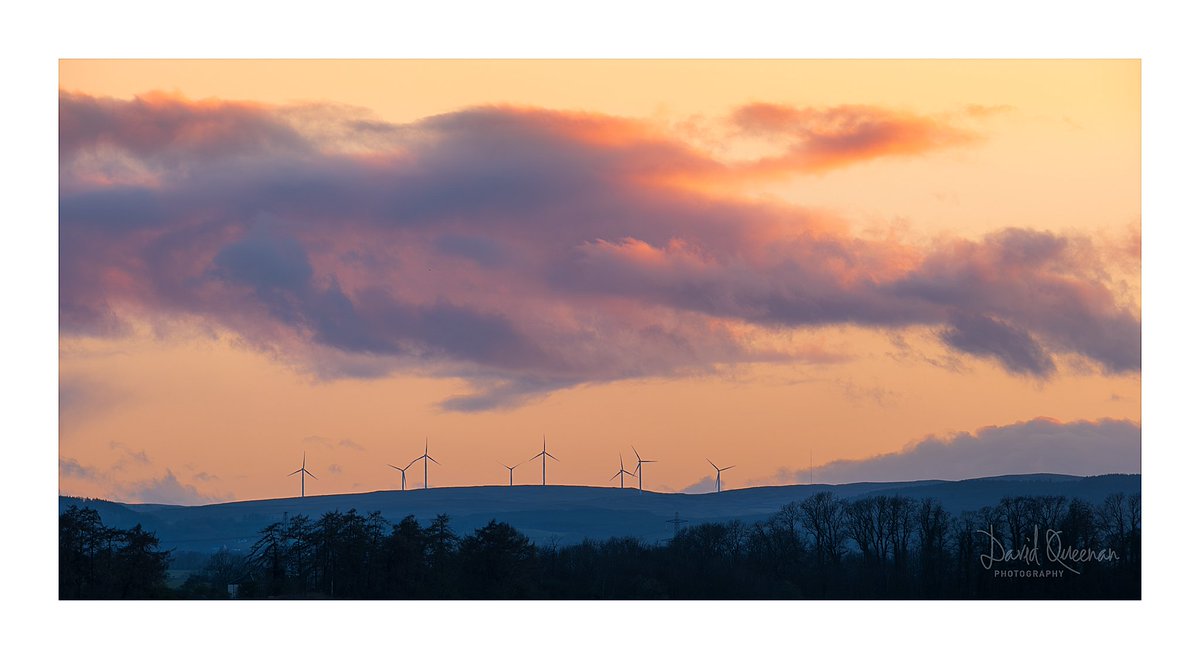 SOUTH ALLOA SUNSET: Not the shot I had in mind when I met up with @photography_ard last week but when the clouds above the wind farm lit up at sunset I just had to grab a quick shot. #fsprintmonday @FujifilmUK @fujilovemag @3LeggedThing