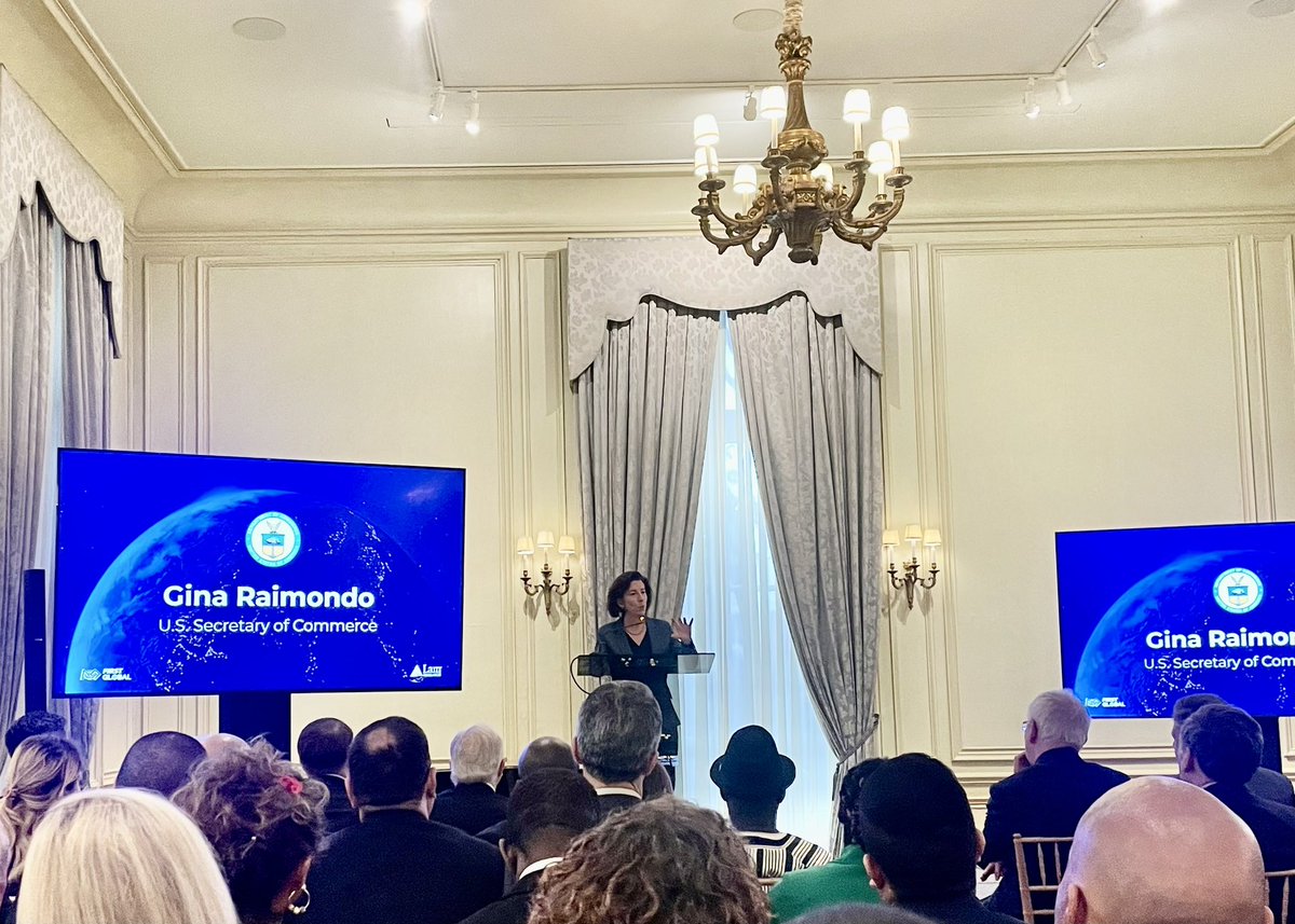 Great to hear @SecRaimondo make such a strong case for #STEM education and for promoting talent in the high-tech industry tonight @MeridianIntl With our brand new 🇱🇮🇺🇸MoU on apprenticeships we are more than ready to join forces for more high-quality vocational training
