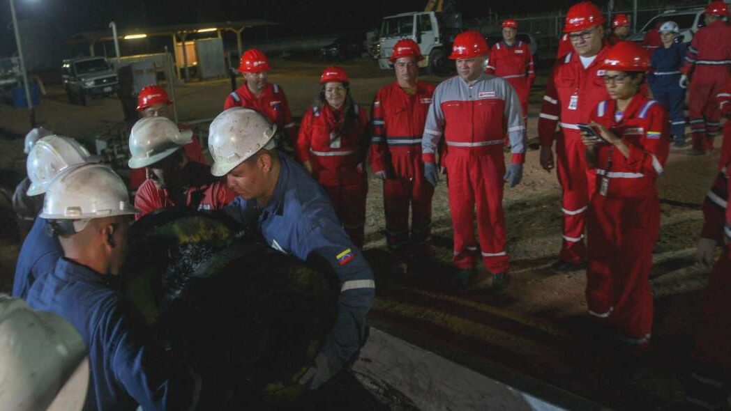 #PDVSA efectuó limpieza de diluenducto de la Faja Petrolífera del Orinoco en El Tigre

@PDVSA
@TellecheaRuiz
#RebeldíaAntiImperialista
#DiplomaciaBolivarianaDePaz
#Hace22 
#11Abr #donnavai #Luzzers
venezuela-news.com/limpian-diluen…