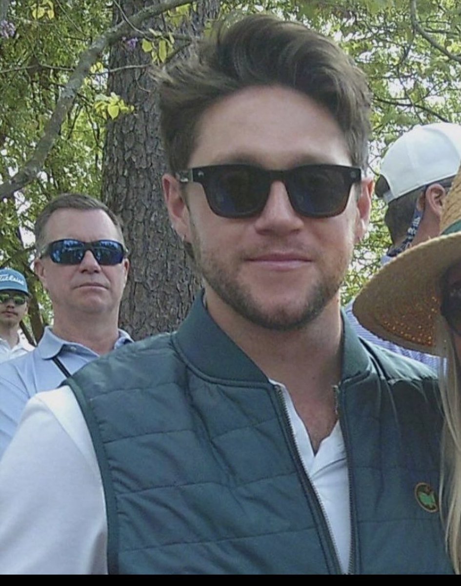🧡| Niall also attended the Masters at the Augusta National Golf Club today!

📸 owner

#niallhoran #GolfMasters #AugustaNational @NiallOfficial