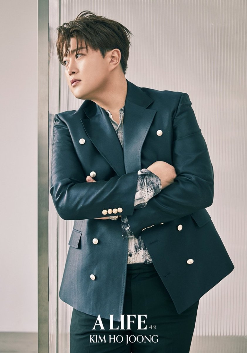 김호중 감동의 물결로 힐링을 전하는 '트바로티' 정규 2집 'A LIFE 세상' 커리어 하이를 기록
#김호중_정규2집세상_초동82만장_커리어하이달성
#김호중_아레나투어_광주_태백_티켓오픈중
#김호중 #KIMHOJOONG 
#TVAROTTI ​
@hojoongofficial​

naver.me/xUFxH7Ua