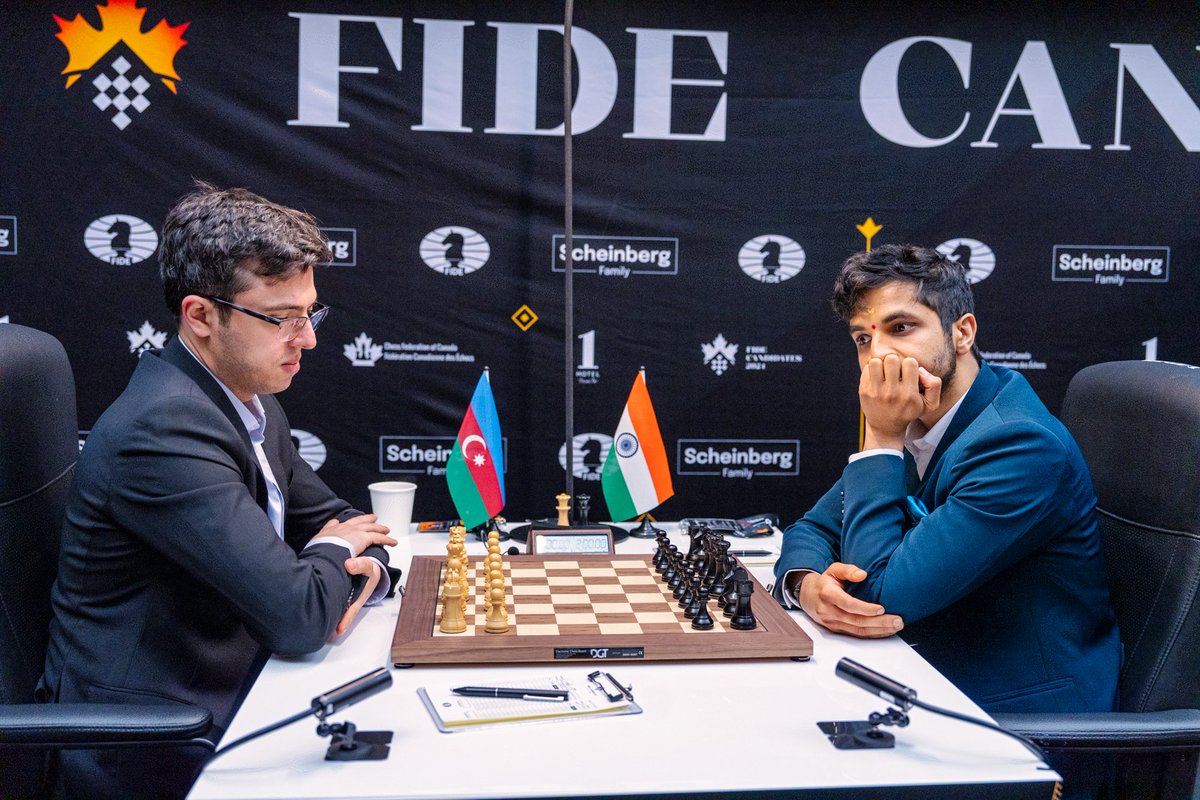 Despite 🇮🇳 GM Vidit Gujrathi's relentless pressure, he couldn't quite break through to a winning position in his game against 🇦🇿 GM Nijat Abasov. The first half of the event comes to an end and @viditchess is currently tied for fifth place with 3.5/7. #FIDECandidates