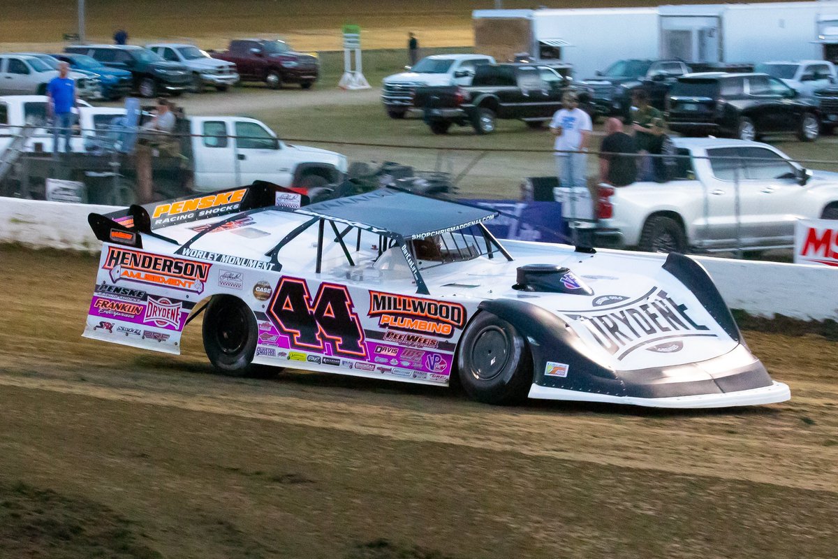 After sitting idle for over a month, our @TeamDrydene-backed @LonghornChassis finally hits the track again this weekend @FarmerCityRacin! We are ready to return to action with a @WoOLateModels double-dip. #Illini100 Tune in and cheer us on LIVE @dirtvision.