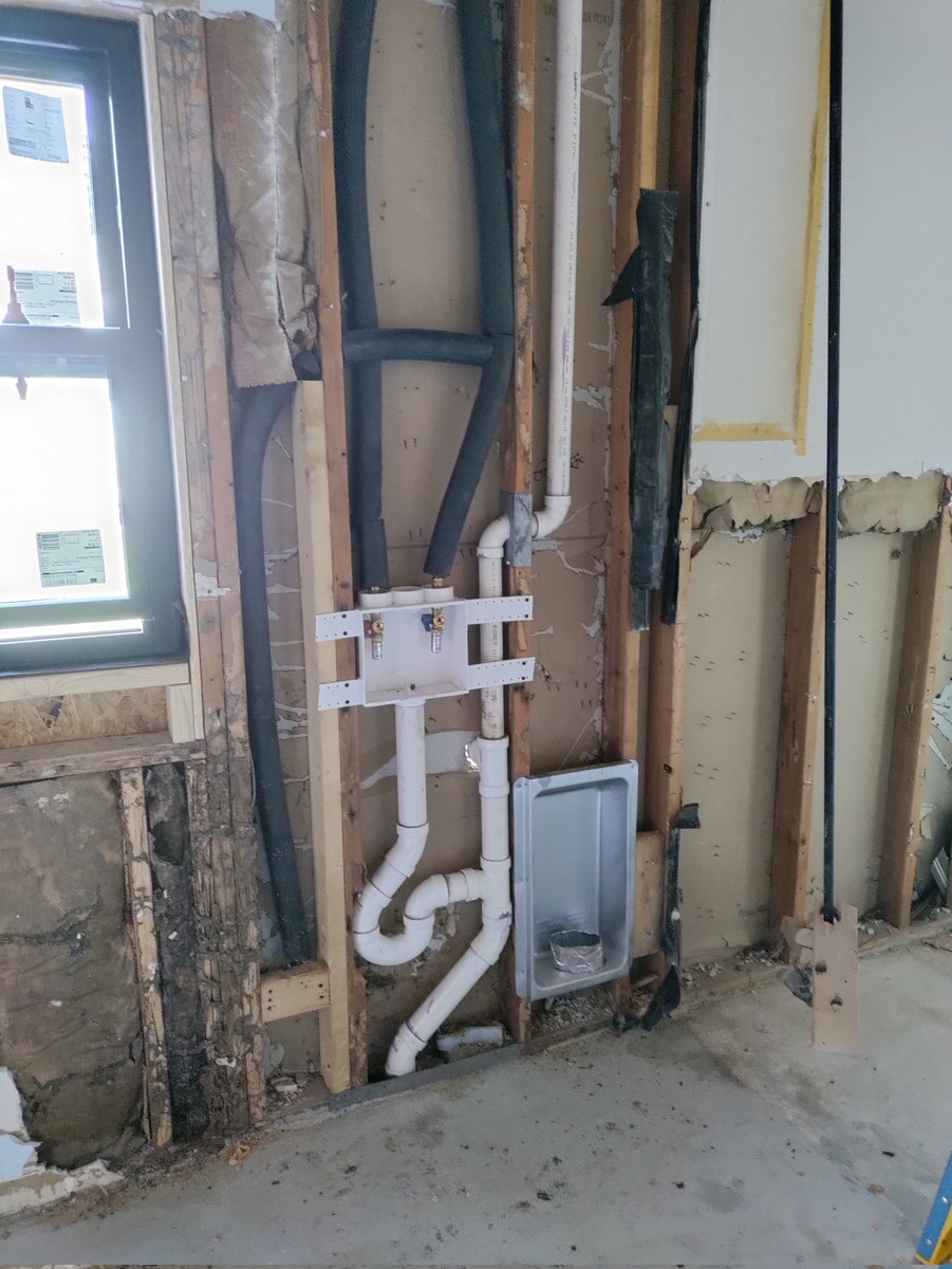PlumberOFortune's tweet photo. From today. Laundry machine plumbing. Had to cut into the left stub to prevent making a crown trap. Then reinforced the stud from the left. Just one thing I did today. Before and after https://t.co/FvWQw5MYGO
