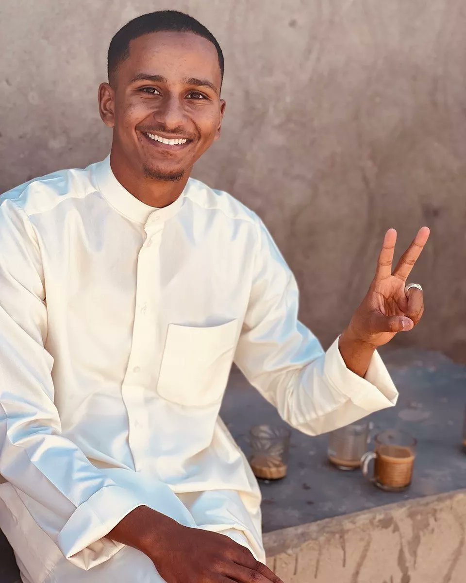 عيدكم بيضحك ✌🏻