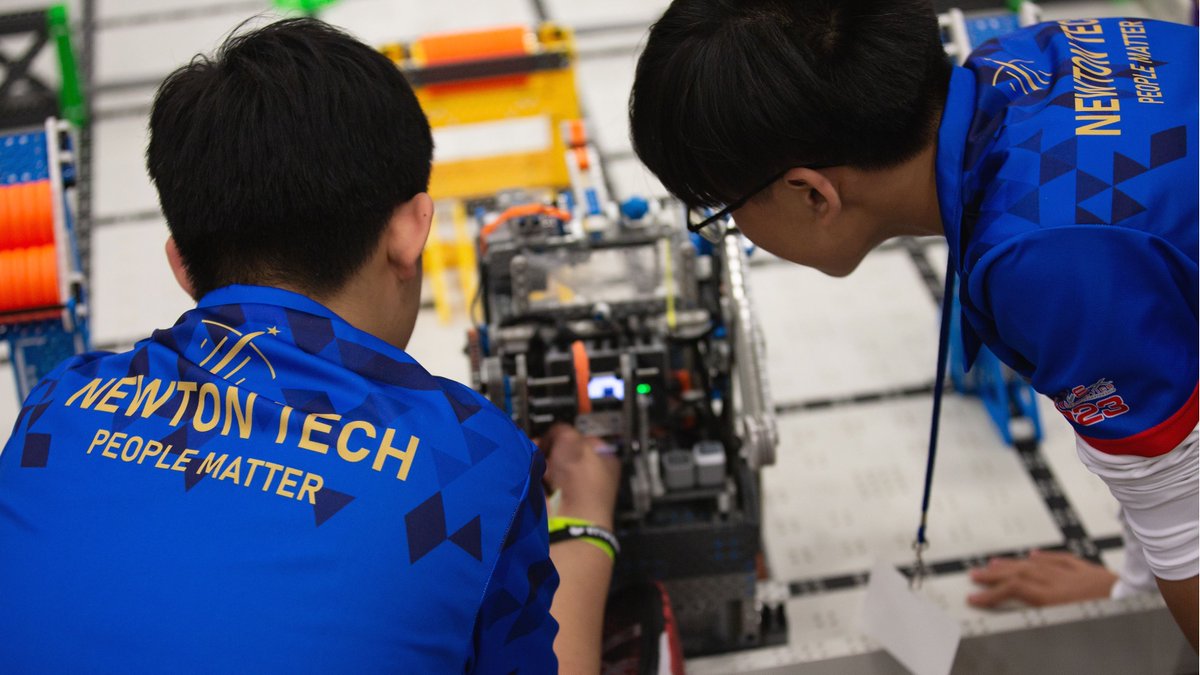 As we prepare to welcome teams from across the globe to Dallas for #VEXWorlds, we're celebrating #NationalRoboticsWeek and invite students & mentors to get involved! 🤖 Learn more about competitive robotics in partnership with the @REC_Foundation here: buff.ly/4cNcjJL