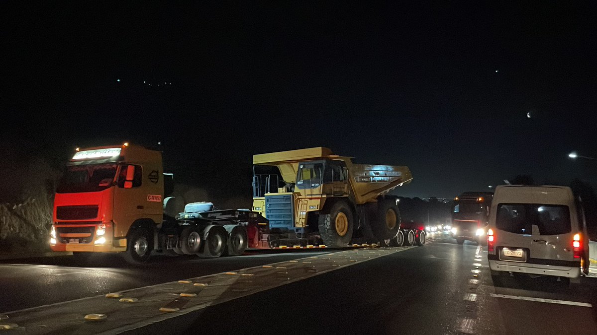 Tránsito de carga sobredimensionada por Ruta lo Orozco, camiones en dirección a Casablanca posterior Valparaíso <a href="/pasioncamionero/">Pasion de Camionero 🚛🇨🇱</a> <a href="/biobio/">BioBioChile</a> <a href="/TTIValparaiso/">TransporteInforma Región de Valparaíso</a> <a href="/ViveCASABLANCA/">🚨🔴 ViveCASABLANCA 🔴🚨🇨🇱</a> <a href="/RoloHahn/">Rodolfo Hahn</a> <a href="/hwittigb/">Heinrich Wittig Barreto</a> tránsito por esa ruta estará muy lento, precaución ⚠️