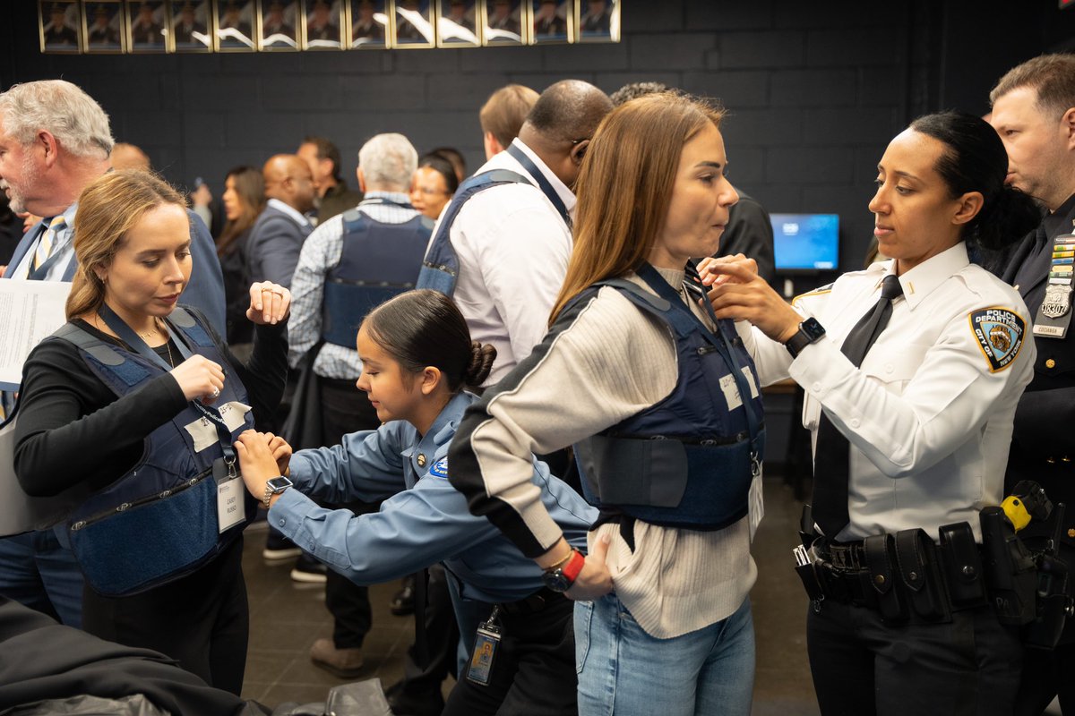 Stepping into the role of a Commanding officer for an evening offers an invaluable opportunity for everyday New Yorkers to gain firsthand knowledge of the dedicated work and experiences our officers encounter on a daily basis. We extend a special thank you to the @nycpolicefdtn…