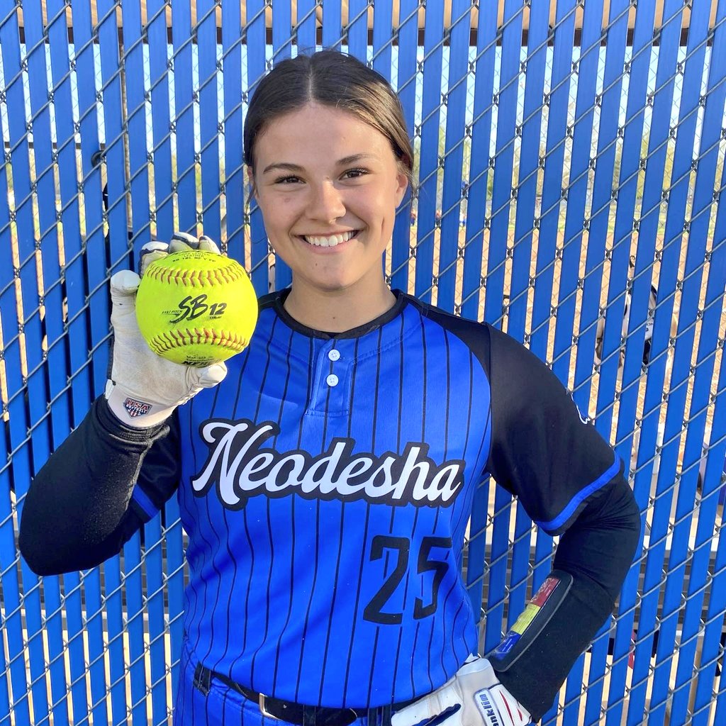 Alivia Morrison from Neodesha hit a home run 💣 vs Eureka #SEKbombsquad #SEKsports