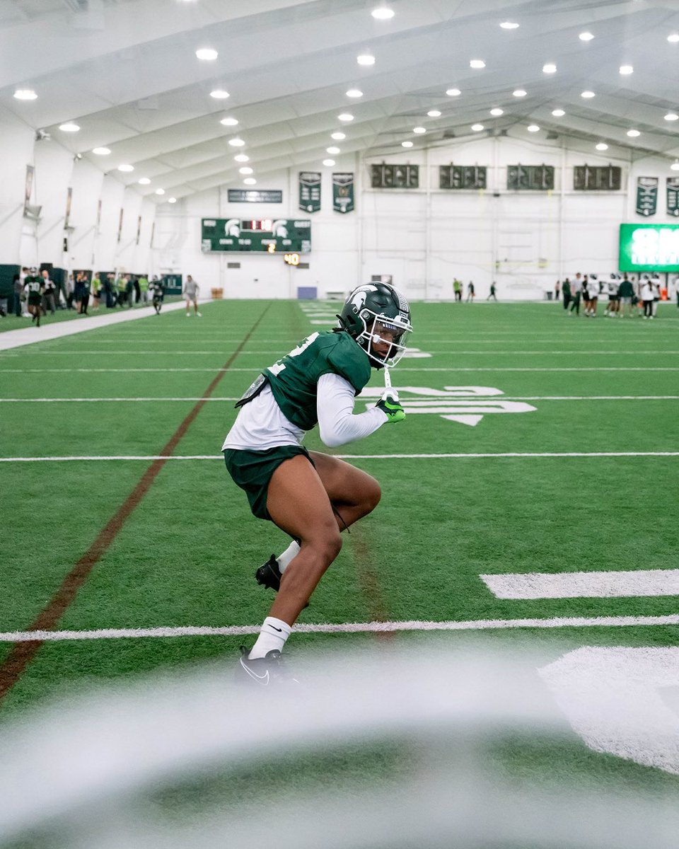 MSU_Football's tweet photo. make every rep count https://t.co/5BfuBAcMn9