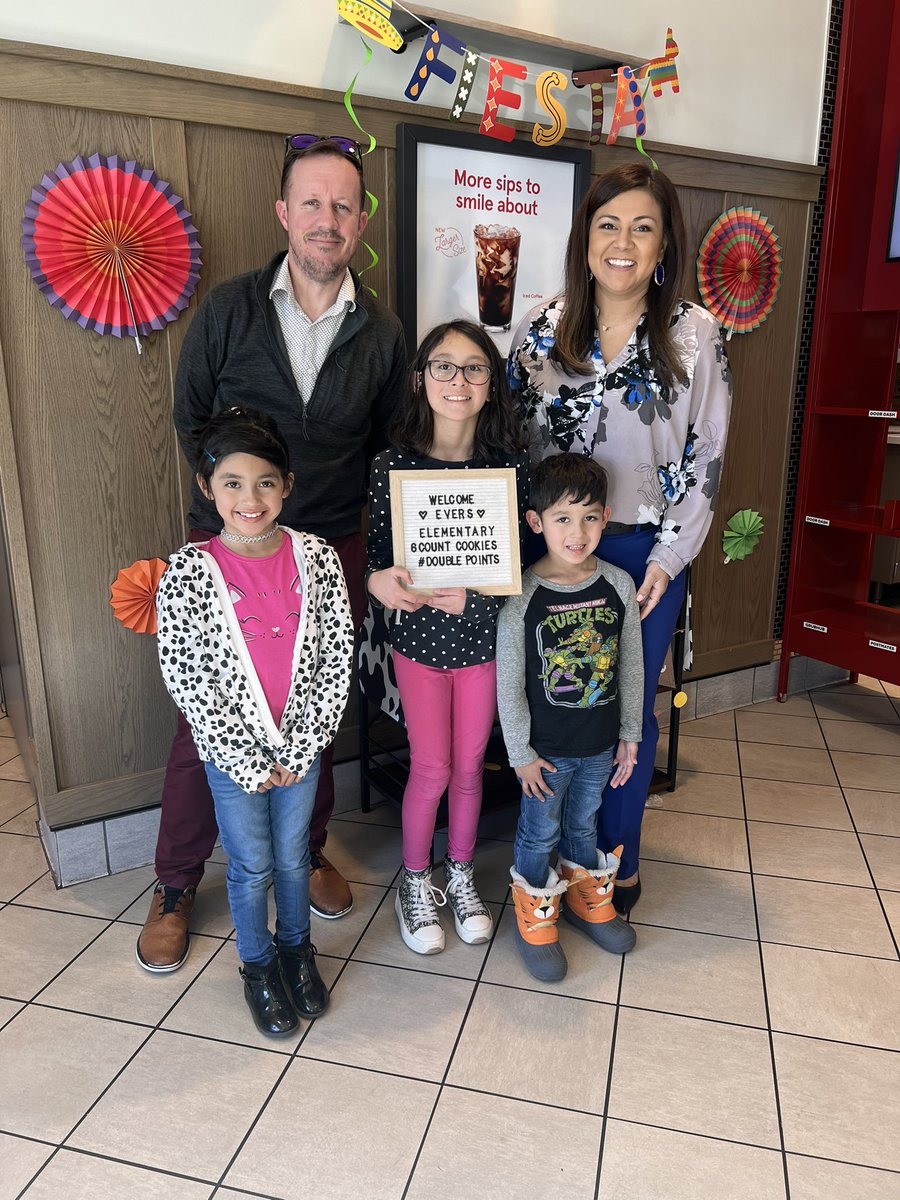 🐮❤️Evers Spirit Night in full effect at @ChickfilA! Visit the 151/Military or Potranco Rd. location and say you’re with Evers! ❤️🦄#eatmorechicken #TeamEvers