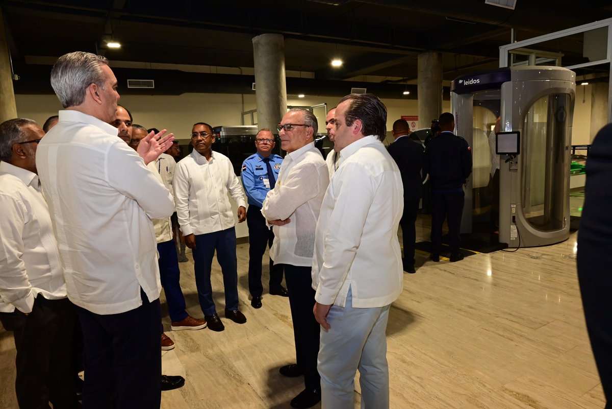 ¡ Enhorabuena 🎉 @puntacanaairport! El excelentísimo señor presidente de la República, Luis Abinader y el fundador del Grupo PuntaCana, Frank Rainieri y el CEO Frank Elías Rainieri, encabezaron el acto del 40 aniversario del MDPC donde se inauguró la terminal B. #CESAC