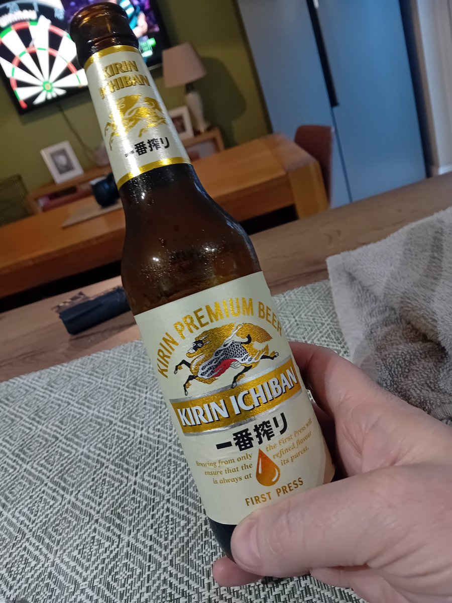 Having a few Japanese beers for the darts that fell off the back of a truck earlier 😉🤣🤣 Cheers🍻 #ThirstyThursday