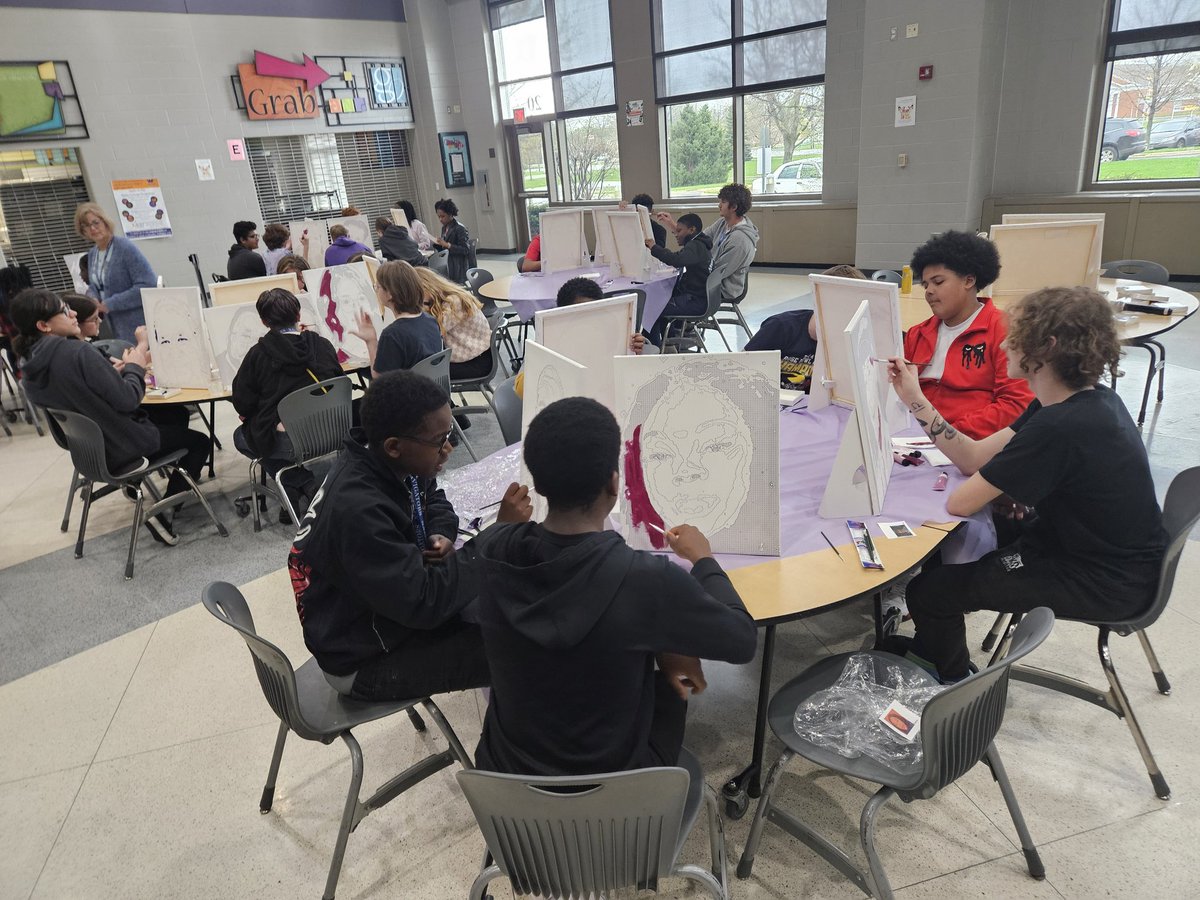 CHCPrinc_Renaud's tweet photo. Awesome project for our students - painting a person of inspiration. Thanks Navigator teachers @TamNanceTeaches @N_WaterfillCHC, Ms. Williams and others for organizing this. Not every day our student work with a famous artist @artbykwest (Kevin West)
#CHCPride #wearewayne https://t.co/RIHYP38lCI