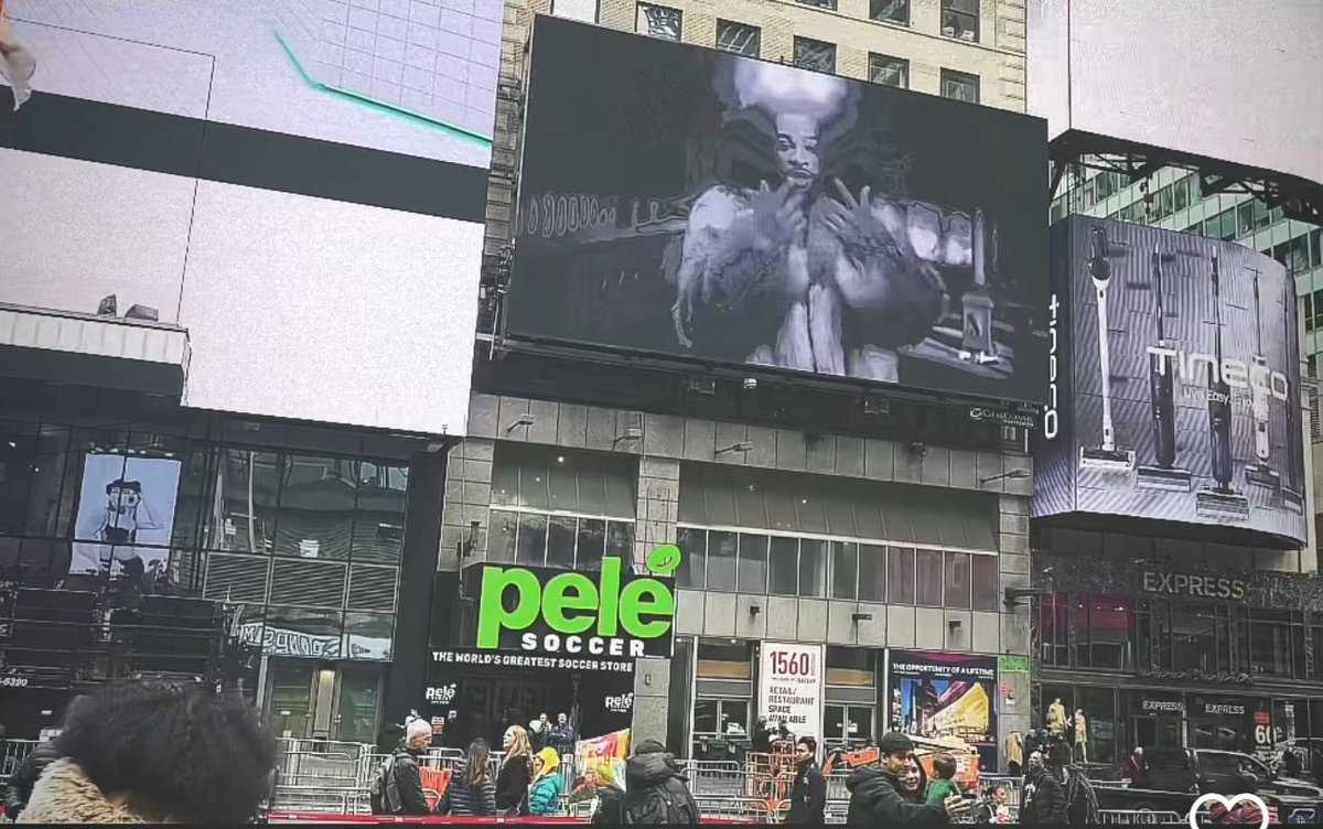 My 2nd video displayed in #TimesSquare this week 🤓🎬