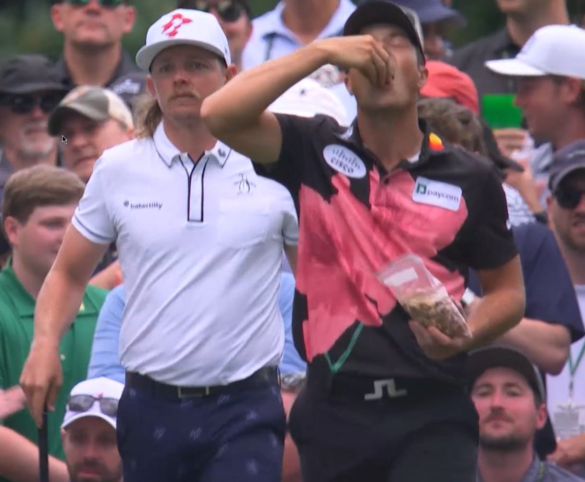 thesmithlord's tweet photo. Gotta respect Victor Hovland absolutely crushing a bag of Chex Mix out at Augusta. #OneOfUs @TrackingHovland @NoLayingUp @randomgolfclub @TheMasters @espn https://t.co/xt8M3wXDSj