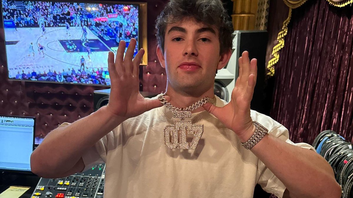 Drake has followed Ian on IG 👀