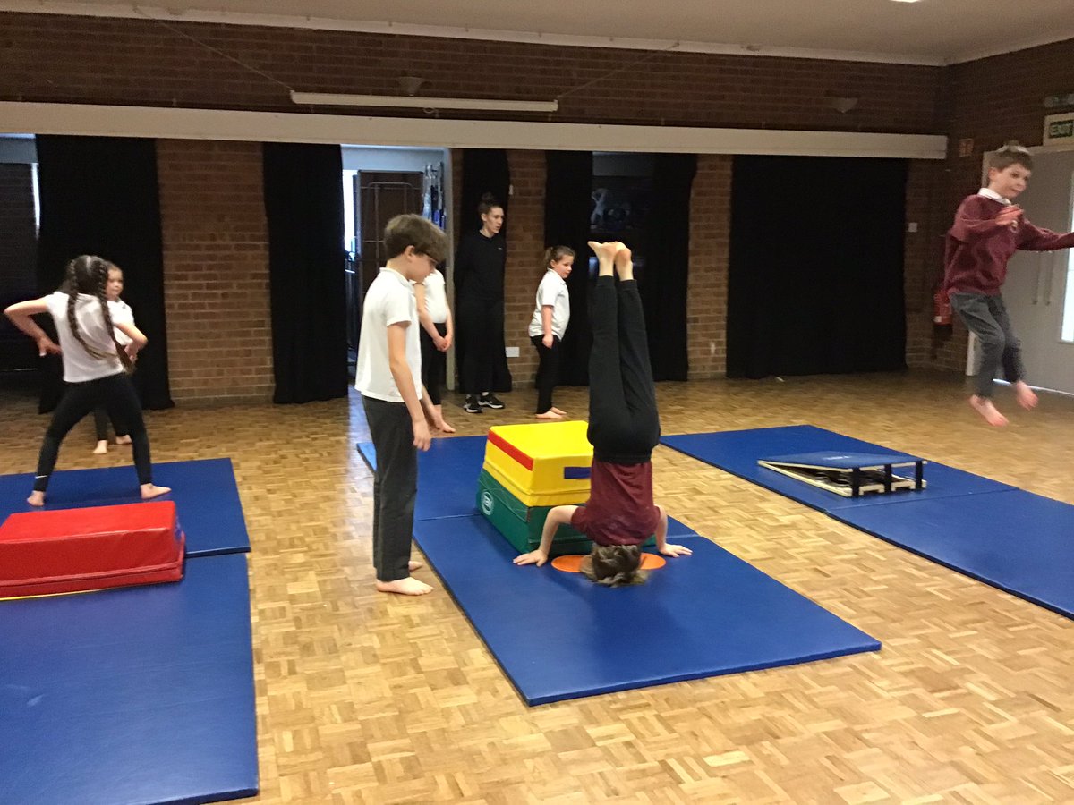 Week 4 of the gymnastics after school club with Jazz from Little Springers, the children had a great time @MeltonBelvoir @YourSchoolGames 😊👏🤸‍♀️🤸🏽