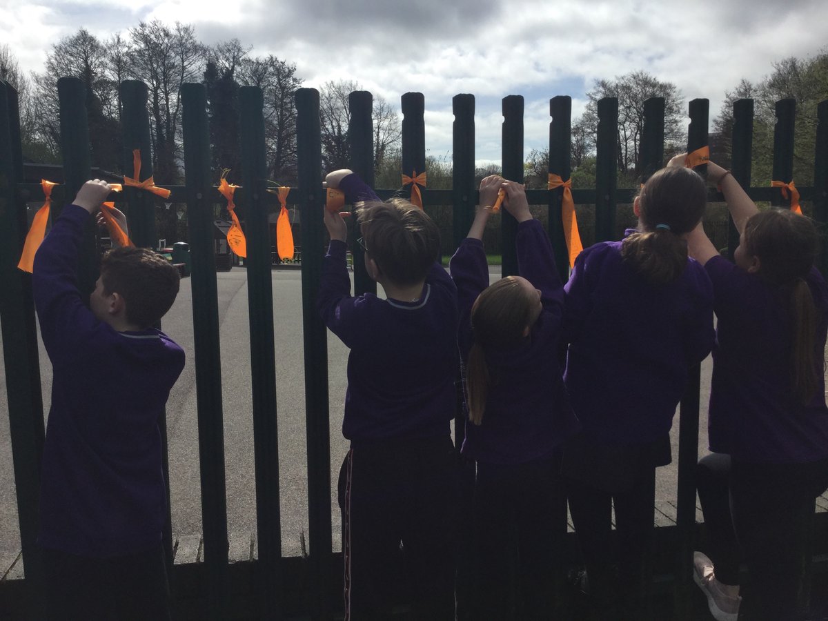 StAlbans_Sch's tweet photo. Year 5 wrote messages of support to welcome all refugees.
#Year5 #WelcomeAStranger #AsylumMatters @BrumSchOfSanc @BCPP__ @BhamDES #MissI https://t.co/VxyAYvLa89