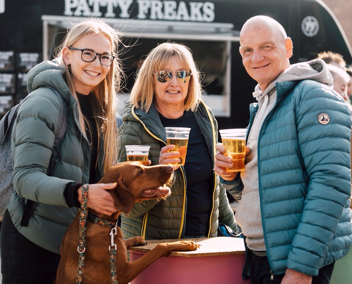 🍻 Raise your glass and celebrate at the Bustler Beer Festival, which starts tomorrow! 📍@bustlermarket 📅 12 - 13 Apr Enjoy a weekend filled with the finest craft brews, delicious food, and live entertainment. Don't have FOMO, book now ⬇️ ow.ly/EEEO50RaiME #DerbyUK