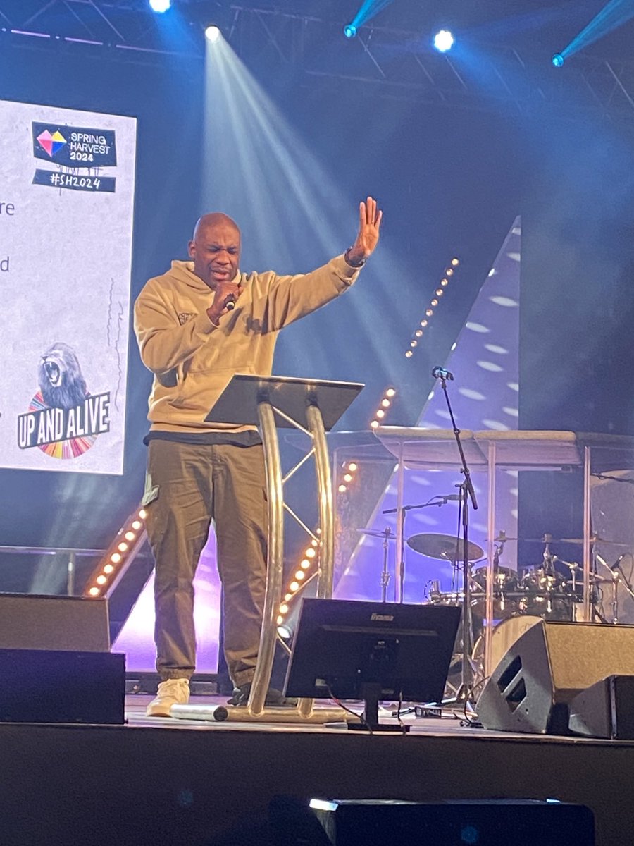 The indefatigable and brilliant ⁦@BCWLindsay⁩ preaching at The Gathering. #powerthefight Word! ⁦@springharvest⁩