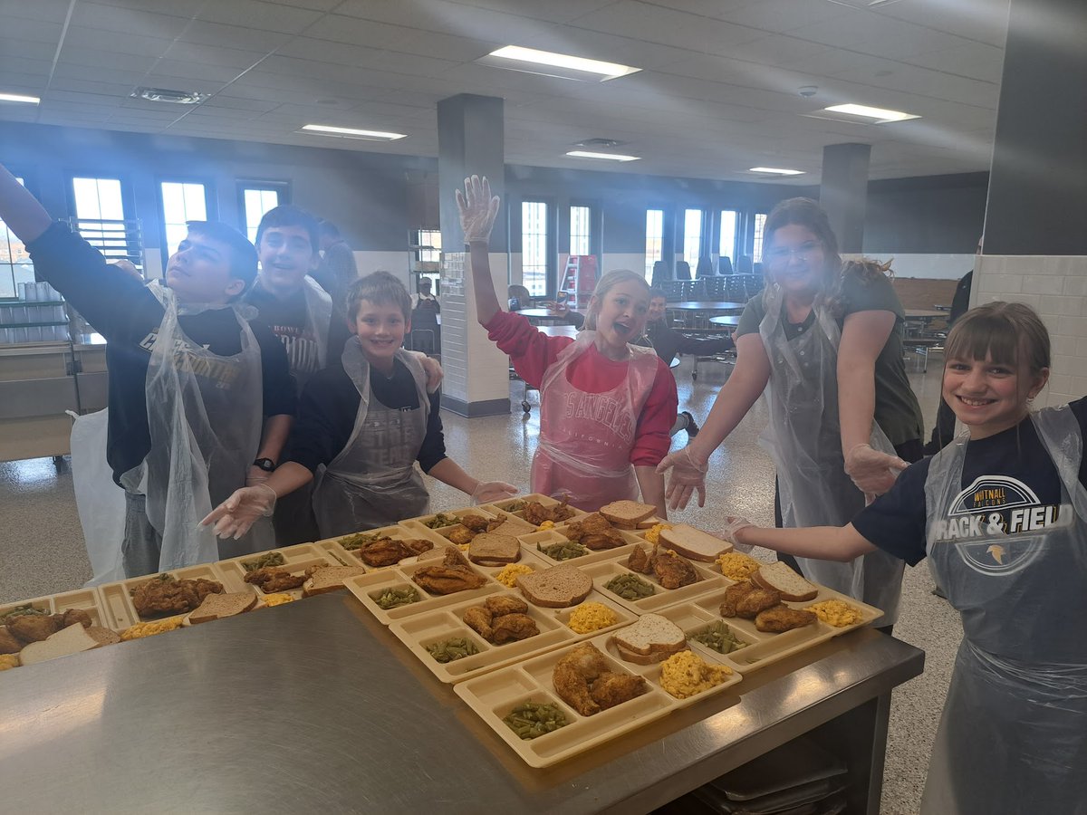 We love to hear about how our Whitnall students are getting involved in their community and giving back!
7th graders from WMS, went to the Milwaukee Rescue Mission to help with various projects like serving meals and sorting donations.
#WhitnallPride #whitnALLIN