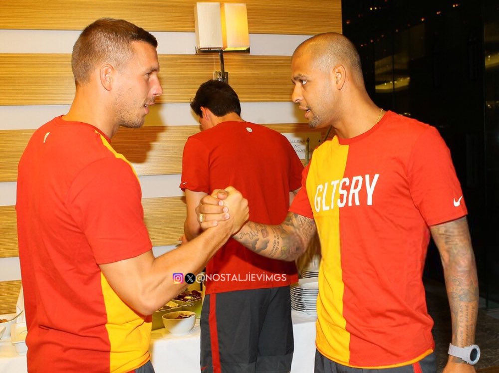 Lukas Podolski, Galatasaray’ın Avusturya kampında yeni takım arkadaşlarıyla. 

/2015