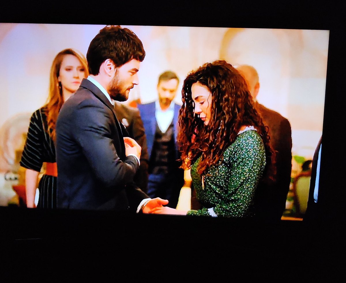 Miran e Sono ufficialmente fidanzati Finita la seconda puntata e al momento la serie è stra boom #Hercai #HercaiItalia #AmoreEVendetta