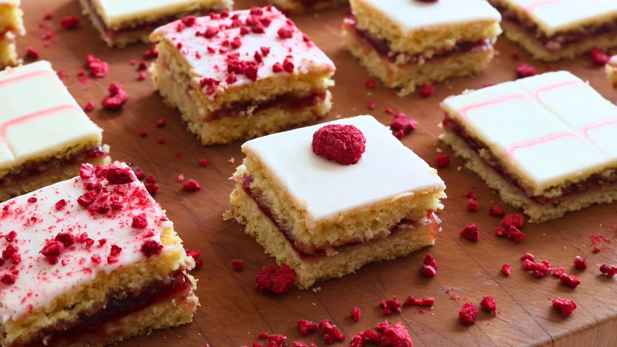 Make sure you didn't miss last week's video for these Latvian raspberry slices! They're simple, gorgeous, and have quite an obscure history. Find the 🎥 recipe in my bio!