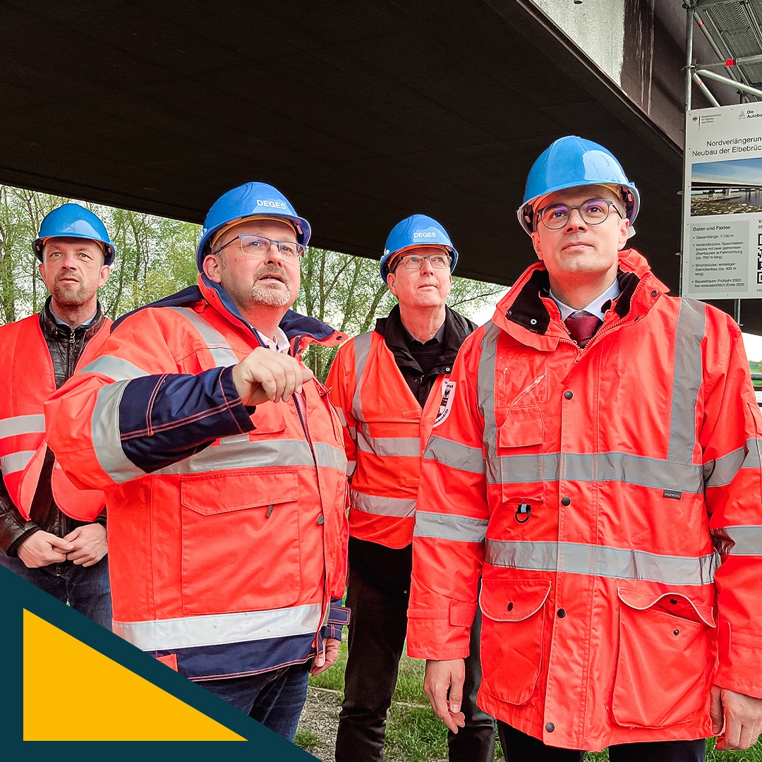 Staatssekretär @svenhaller konnte sich heute bei einem Baustellenbesuch der neuen A14 Elbebrücke bei Wittenberge einen umfassenden Einblick über den aktuellen Stand verschaffen. Foto: DEGES GmbH