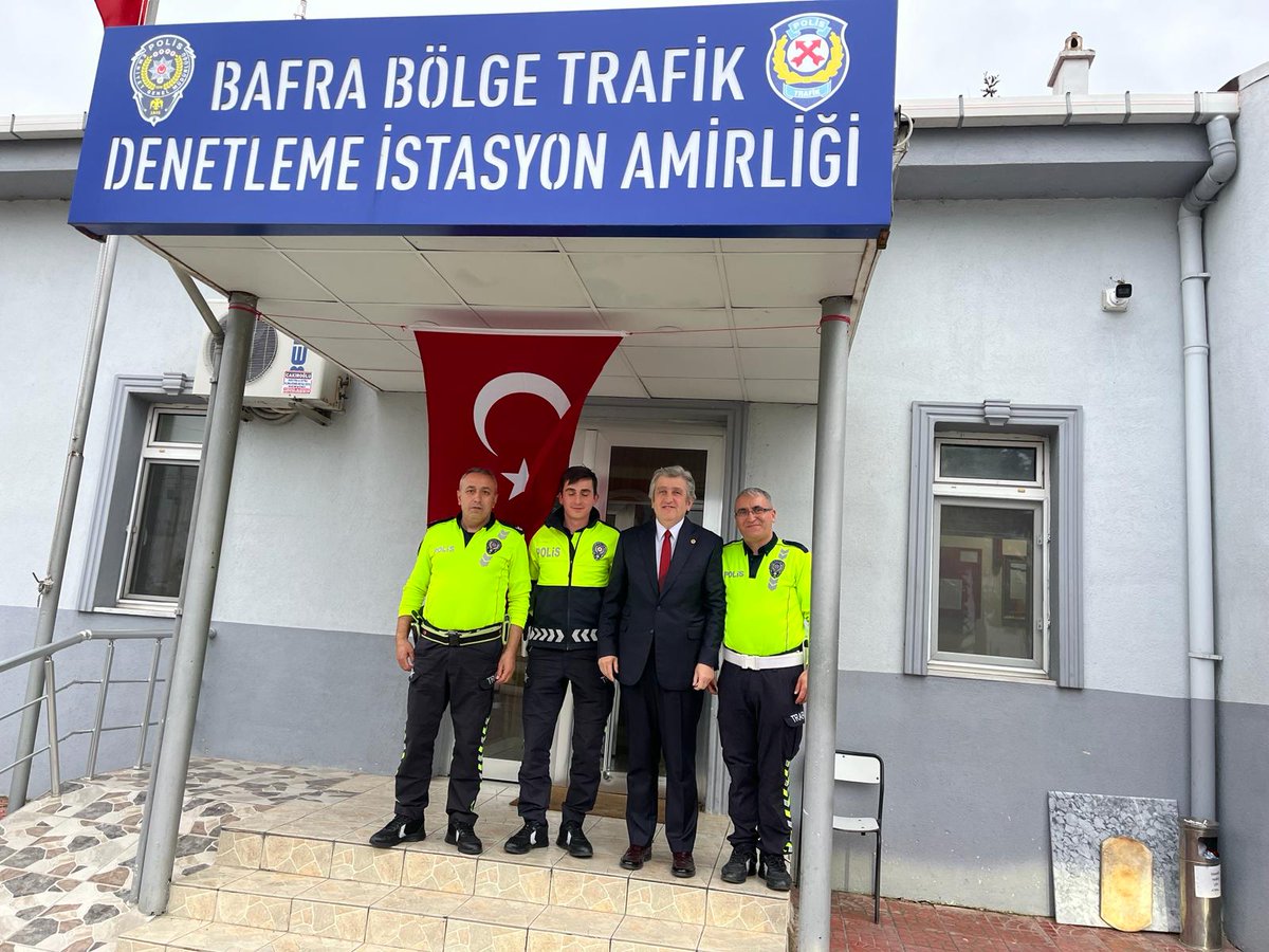 Bafra Bölge Trafik Denetleme İstasyon Amirliği'mizi ziyaret ederek; istasyonda görevli emniyet mensuplarımızın bayramlarını ve Polis Teşkilatı'mızın 179. kuruluş yıldönümünü kutladık. Huzur ve güvenliğimizin tesisi için büyük bir özveriyle görev yapan kolluk kuvvetlerimize…