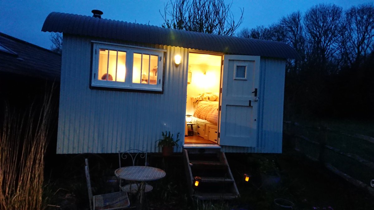 @Lois_Cameron @SophieRunning The evening sun has gone down at the Old Sheepfold near Elmbridge #Kentucky 
God grant a quiet night and peace for all people.
#prayer #peace #evening