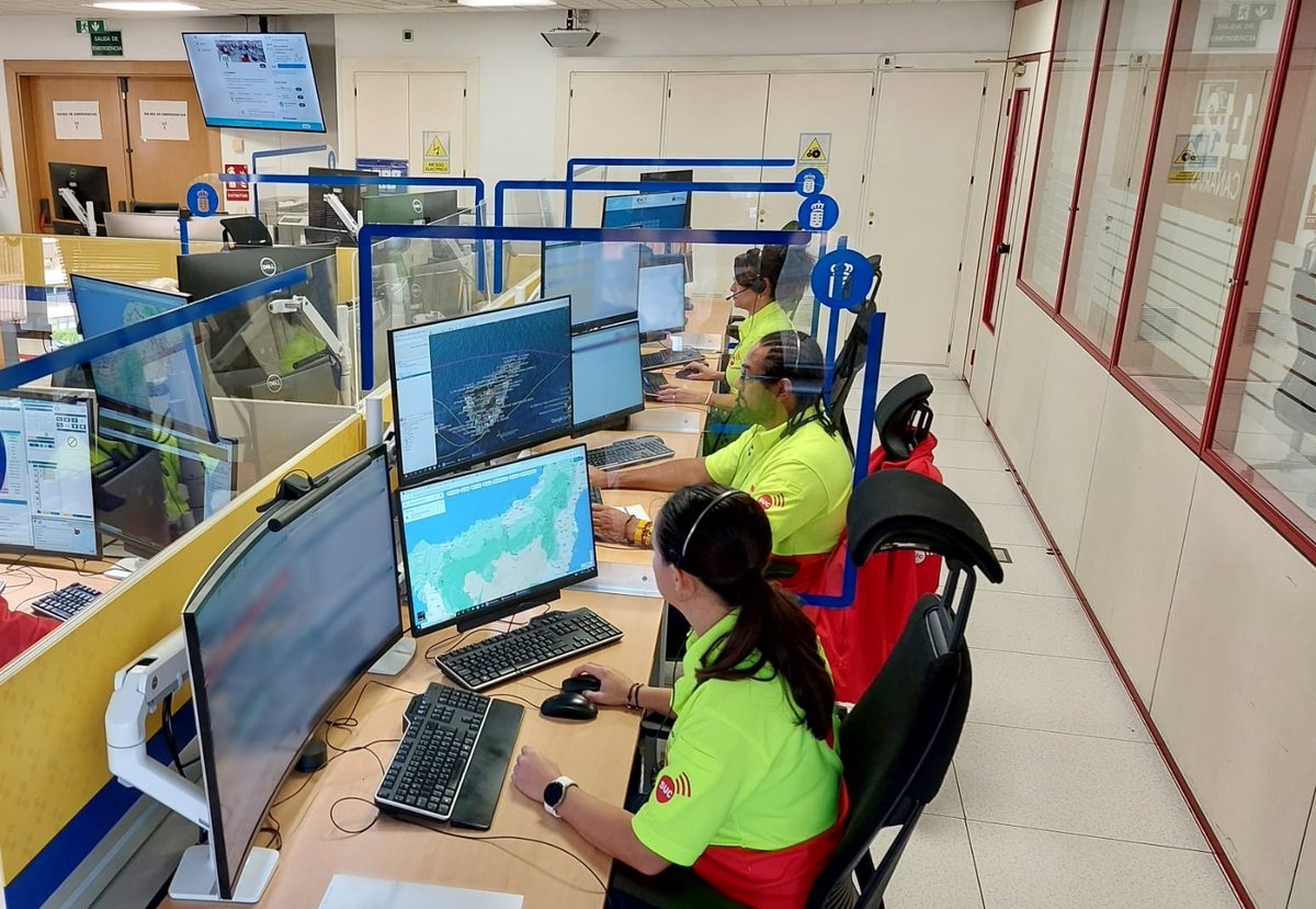 Un varón de 75 años herido de carácter crítico en un atropello en Santa Cruz de #Tenerife ➡️ Intervinieron personal del #SUC @PoliciaLocalSC y @BomberosTf ➡️ Fue evacuado en ambulancia a un centro hospitalario www3.gobiernodecanarias.org/noticias/un-va…