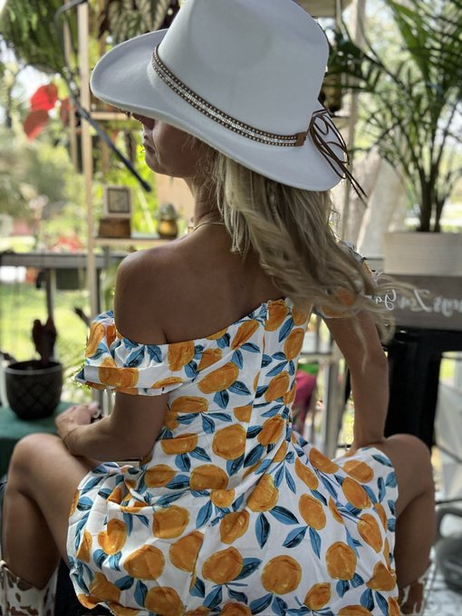 Sundress seasons here, wanna see what s underneath✨New Content out now #LinkInBio #ThirstyThursday https://t<a href="/tag/linkinbio"class="tags"><span>#linkinbio</span></a><a href="/tag/thirstythursday"class="tags"><span>#thirstythursday</span></a>