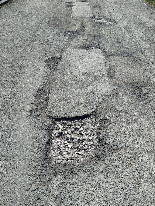 I have sent this email to the Chief Executive of #CheshireEast
'The Utility contractors hot tar their repairs, seal the edges and do a good lasting job on the potholes.
Cheshire East don't allow the use of hot tar for Health and Safety reasons and don't seal the edges and as a…