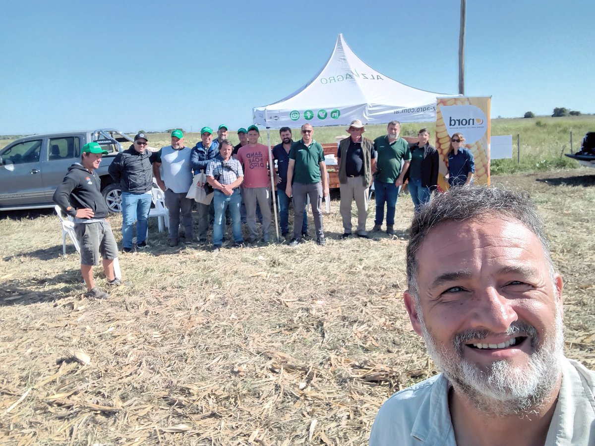 PabloBritosalz's tweet photo. Charla de campo en Lezama mostrando el portfolio de híbridos y nutrientes 
@Brunomacchi5 @cm_rossetti @IngFlorBarberis @IvanaFerreri @ALZ_Agro https://t.co/GJAxhTmsFB