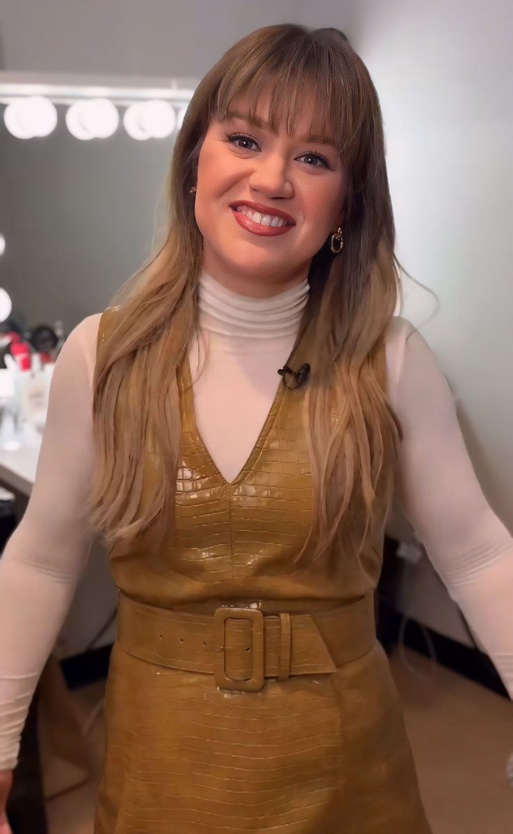 🤎Kelly Clarkson I screenshot it and I love this photo and My lady Kelly always looks good and I love Kelly Clarkson. Don't forget to vote for The Kelly Clarkson show @kellyclarkson @KellyClarksonTV #KellyClarkson #TheKellyClarksonShow