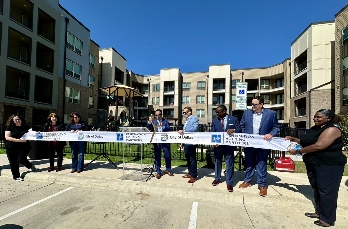 MooreForDallas's tweet photo. DHFC joined Generation Housing Partners today for the grand opening of the Westmoreland Station Apartments in Oak Cliff. These 248 brand new units are within a 5-minute walk of the DART Red Line and are a fantastic addition of workforce housing to District 3! https://t.co/MaulfdpKlt