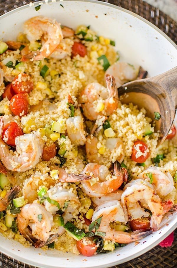 One-pot meals make cooking ever so easy! Make this shrimp couscous with zucchini + corn in a single pot. YUM! RECIPE: buff.ly/2En32re #shrimp #easyrecipe