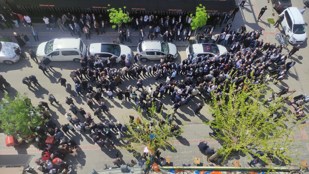 asebaticeylan's tweet photo. Teşkilat mensuplarımız ve Halkımız ile bayramlaşmak için biraraya geldik.Birlikte çok daha güzel Bayramlar geçirmek dileğiyle.Birlik ve beraberlik içerisinde çok daha güzel yarınlar göreceğiz İnşallah… https://t.co/ArpMmraRiF