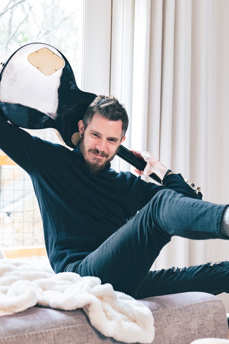 RT if you like a sense of humor or pierced 🐔