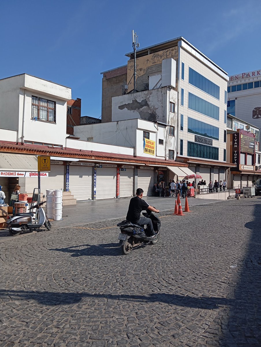 Bu fotoğraftaki yer ile buranın anlam ve önemini bilene bir kitap hediye ediyoruz.