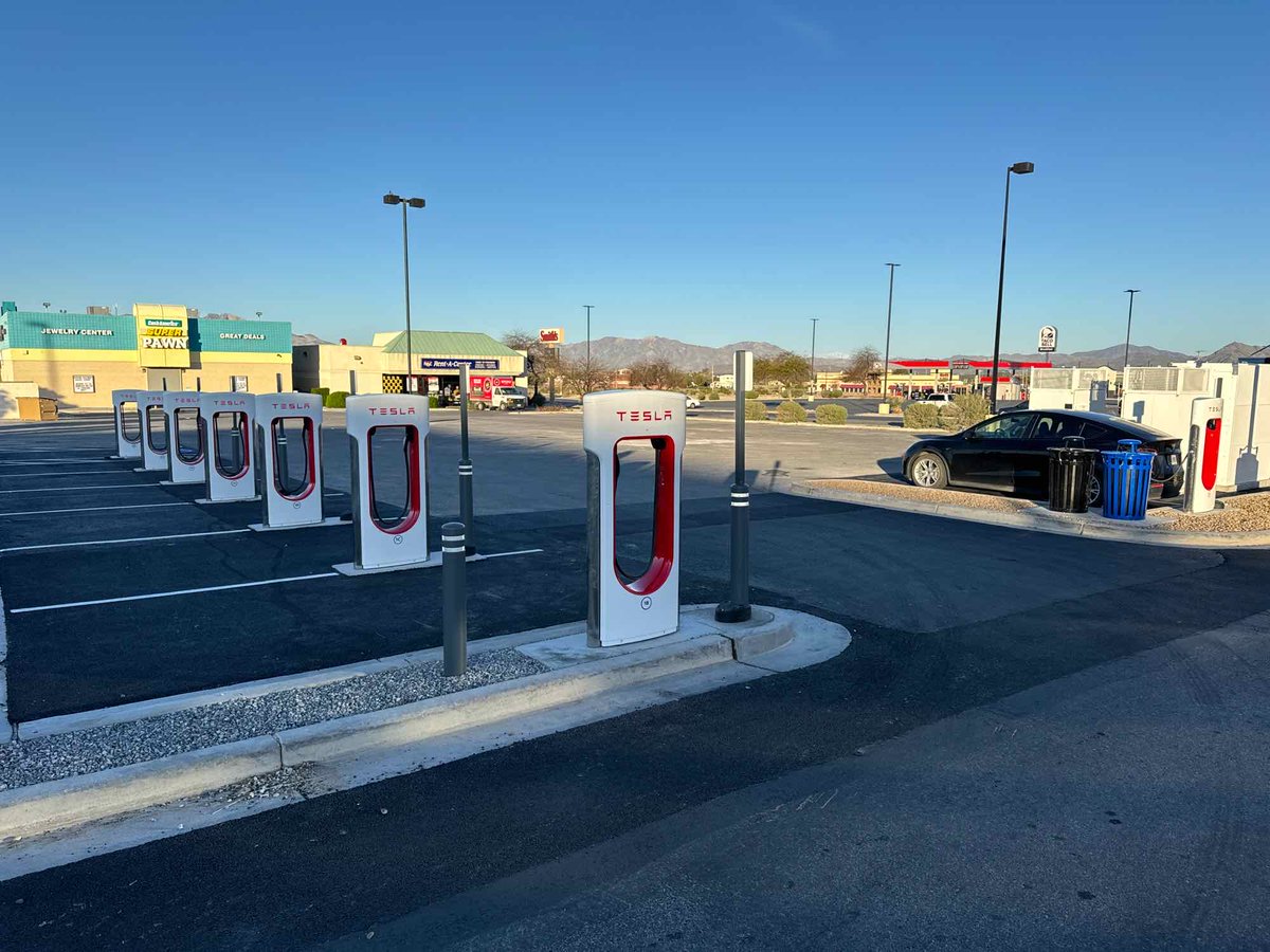 New Tesla Supercharger: Pahrump, NV (8 stalls) tesla.com/findus?locatio…
