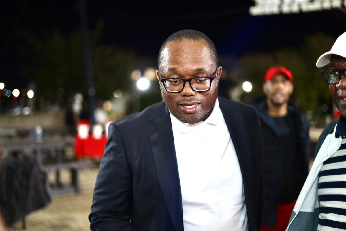 💃🕺💃 Sila 📍@EFFGautengProv 🔥 Two of My Favorite Revolutionaries, Fighter @niehaus_carl & Cmsr @MTshwaku 🔥🔥🖤✊🏾 We are in Soweto Theatre for the EFF Jazz Hour Live Concert #EFFJazzHourConcert #FundingOurOwnRevolution