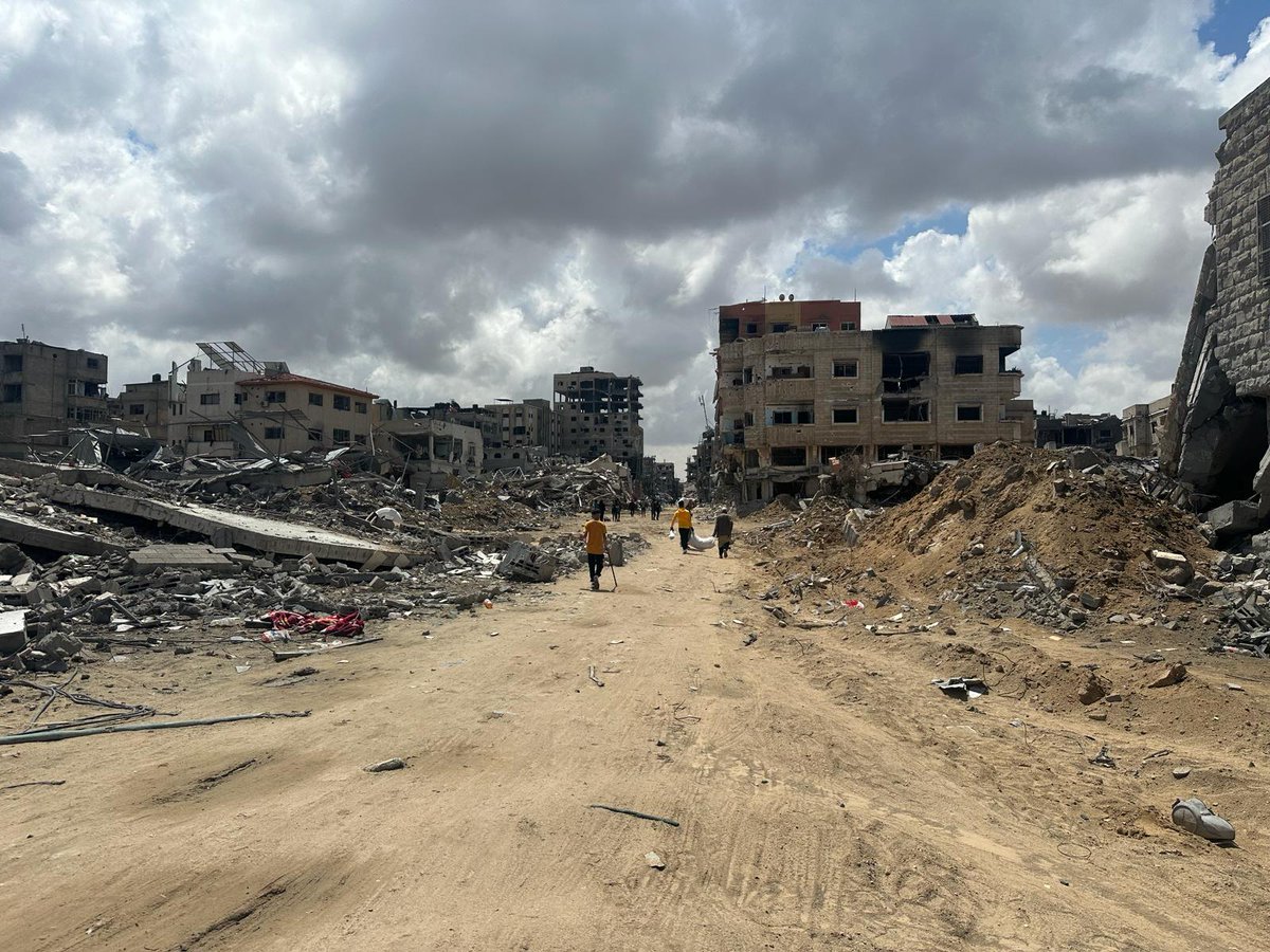 The scale of destruction is unimaginable. Maternity wards emptied of patients as life-saving maternal health supplies burn. Pregnant women in #Gaza have nowhere to go to give birth safely. @UNFPAPalestine representative Dominic Allen visits Khan Younis as part of a @UN team.