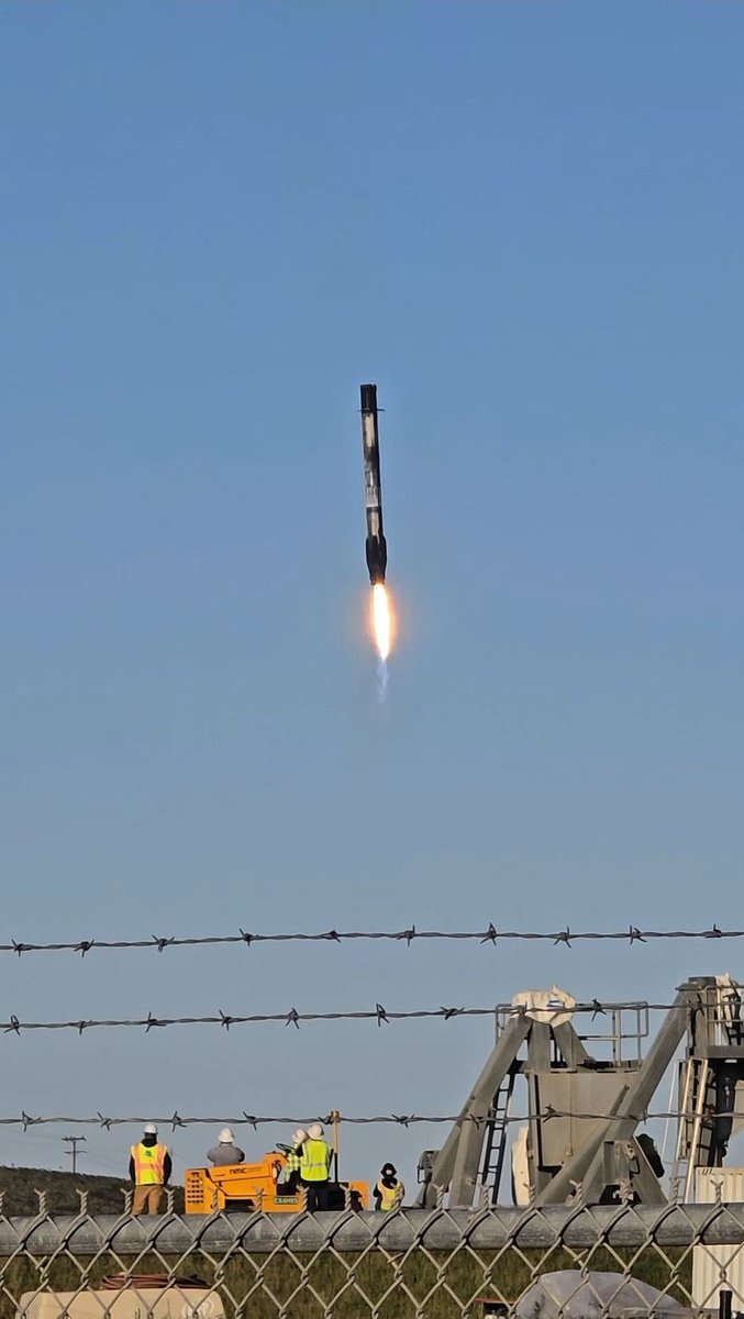 realbengreene's tweet photo. @SpaceX @SpaceForceDoD @USSF_SSC Reentry https://t.co/MKL8zetEFJ