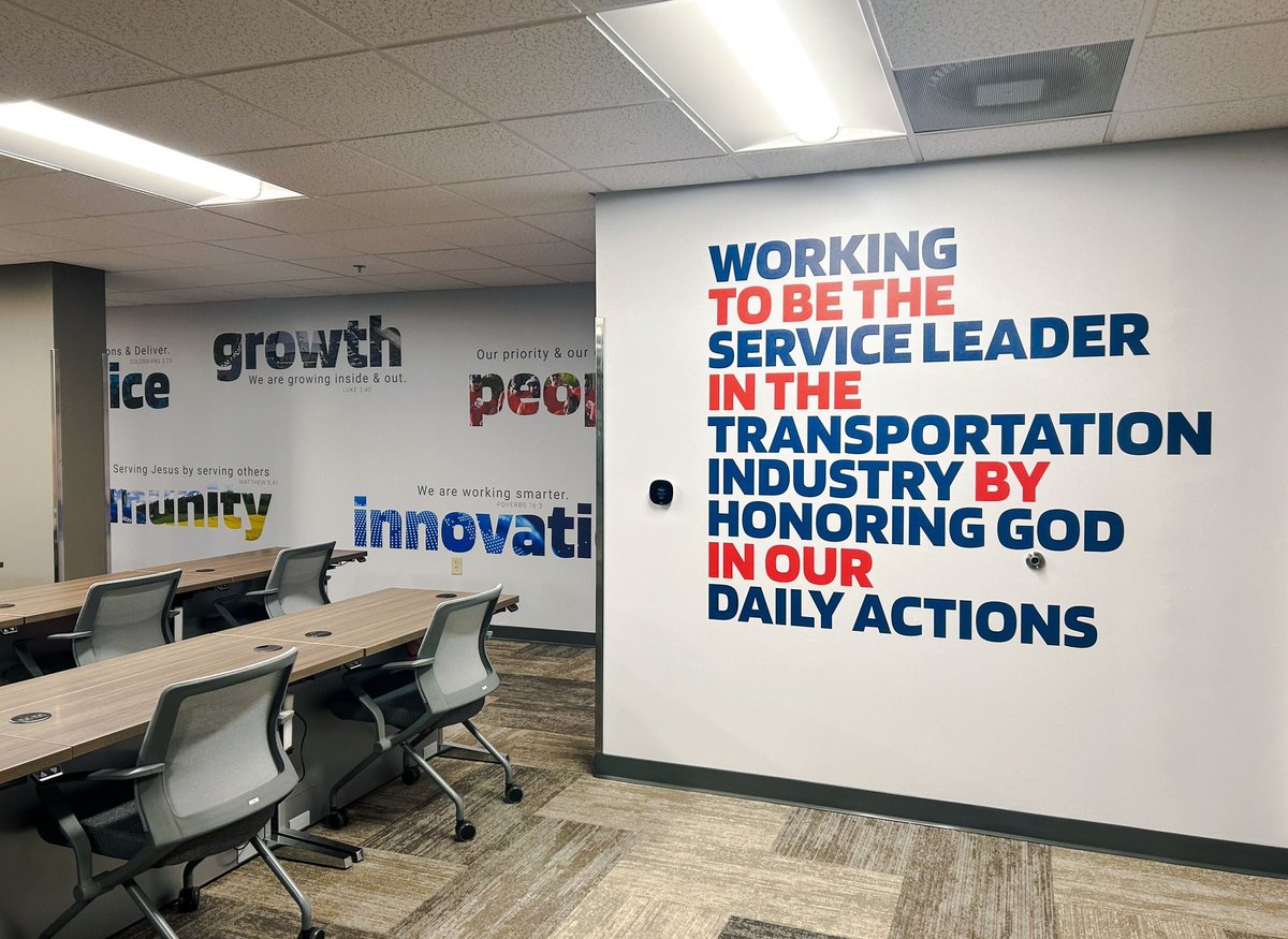 Need to spice up your office space?💻 📚 

➡️ Custom murals printed on commercial wallpaper for businesses, hospitality, restaurants, and other public spaces. We got you covered! Give us a call today.