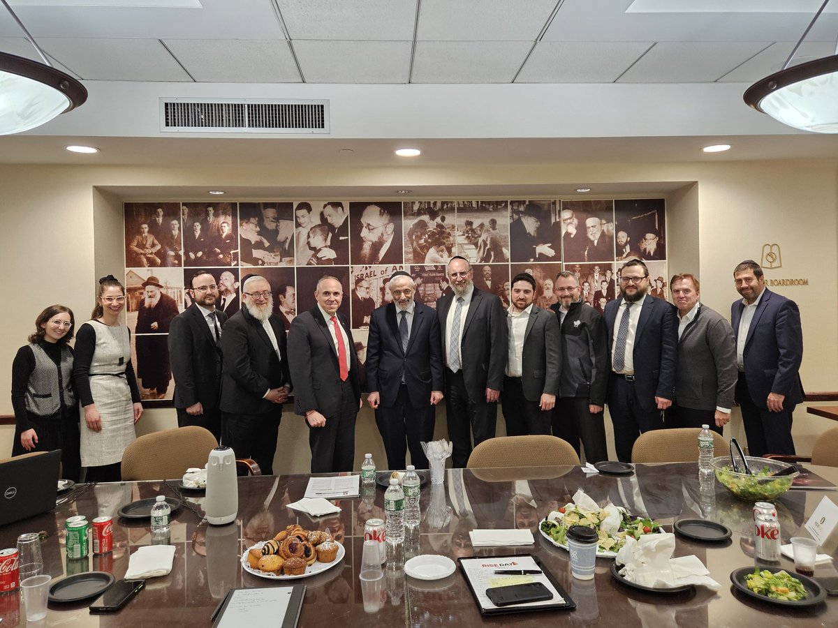 ysilber's tweet photo. We at @AgudahNews were thrilled to welcome new @JCRCNY CEO @MarkTreyger718 and his senior team to our office for a wide ranging discussion on many important issues facing our community and we look forward to  continued  collaboration https://t.co/uOLE3RWGU7