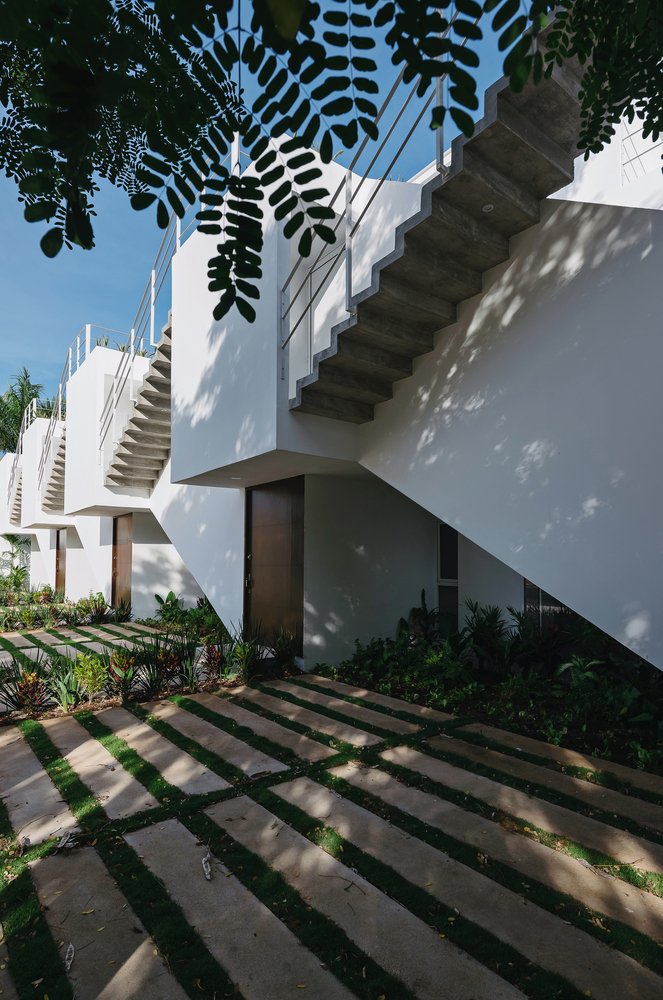 w_emerg's tweet image. Project name: Sonata Housing
Architects: Arkham Projects  | Year: 2018   | Photographs:  Tamara Uribe
Localisation: Merida, Mexico
The context
#ArchitectureChallenge #ClientNeeds #BudgetFriendlyDesign #FunctionalDesign #IntimacyInDesign #Minimalism #EconomicEfficiency
